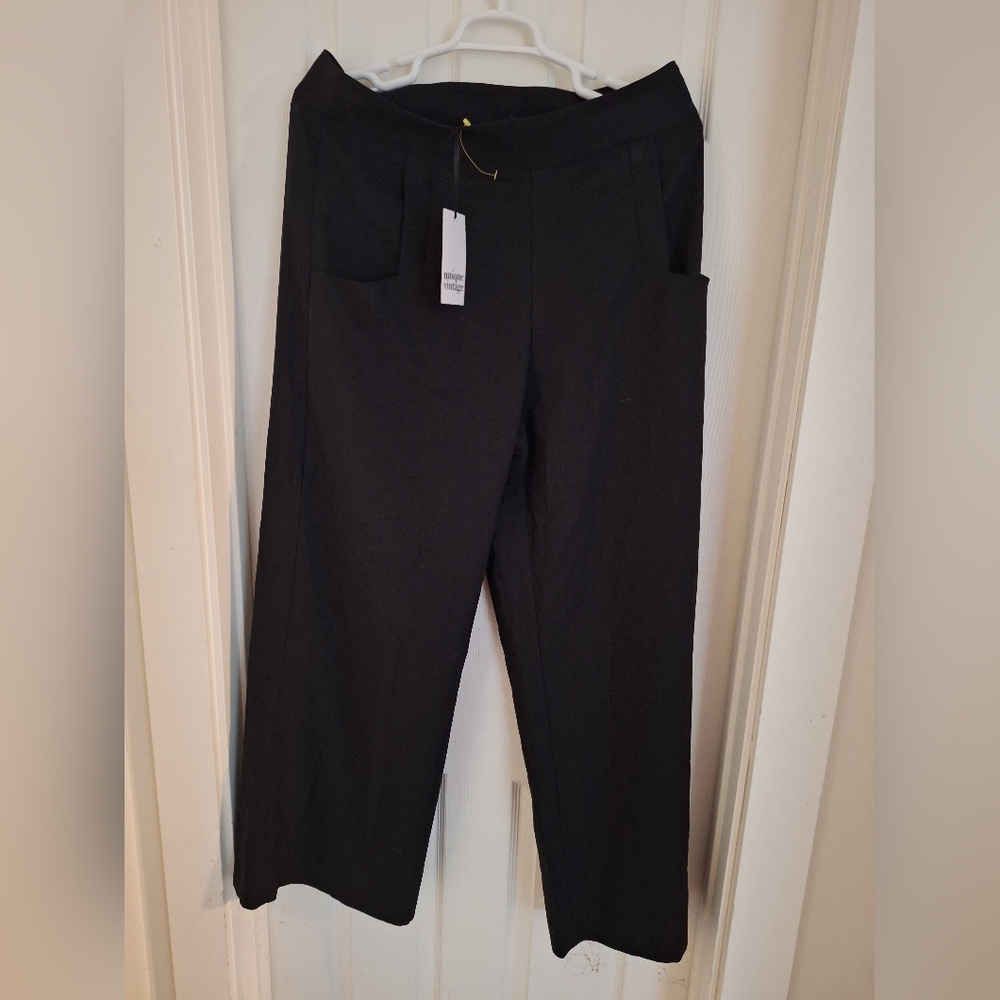 Unique Vintage Black Wide-Leg Trousers